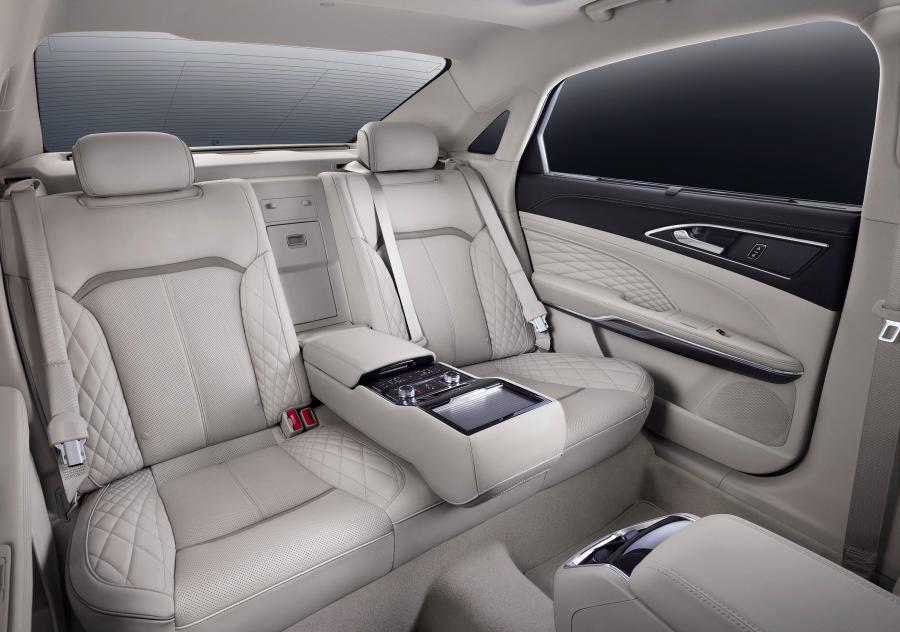 Интерьер Ford Taurus LTD 2016 года  (CN) (фото 4 из 5)